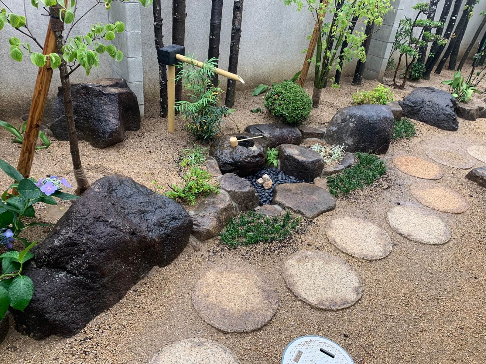 福森造園 岡山 倉敷 総社の剪定 エクステリアなら 岡山 倉敷 総社での剪定 造園設計施工 エクステリア 伐採 害虫駆除なら福森造園 にお任せください 庭石に卸売もおこなっております お気軽にご相談ください